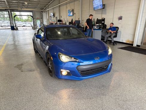Used 2015 Subaru BRZ Limited w/ Popular Package #1A RWD image 2