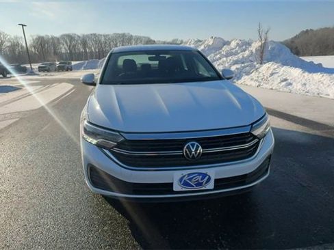 Used 2023 Volkswagen Jetta S image 3