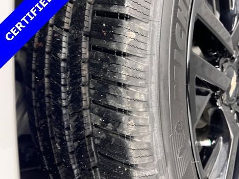 Certified 2024 Chevrolet Suburban High Country w/ Advanced Technology Package image 18