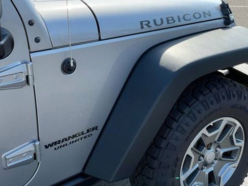 Used 2017 Jeep Wrangler Unlimited Rubicon w/ Connectivity Group AWD/4WD image 4