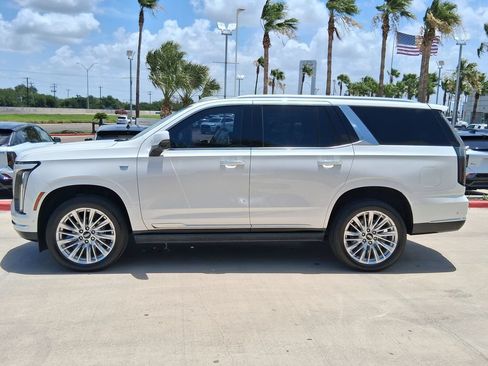 Used 2025 Cadillac Escalade Premium Luxury RWD image 3