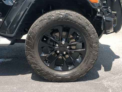 Used 2021 Jeep Wrangler Unlimited Sahara AWD/4WD image 11
