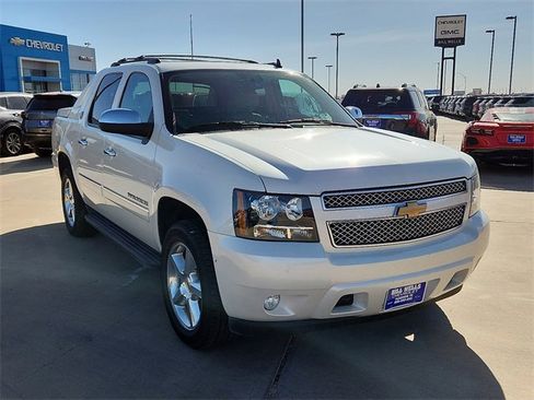 Used 2013 Chevrolet Avalanche LTZ image 6