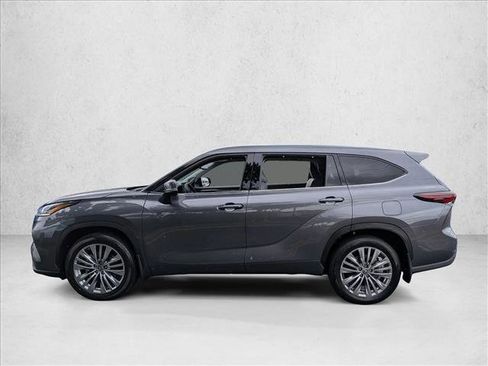 Used 2024 Toyota Highlander Platinum FWD image 9