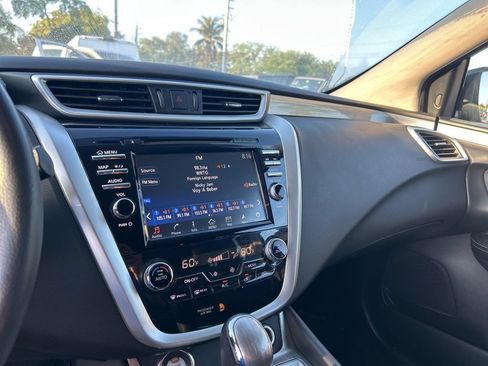 Used 2018 Nissan Murano SV FWD image 13