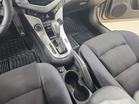 Used 2015 Chevrolet Cruze LT image 28