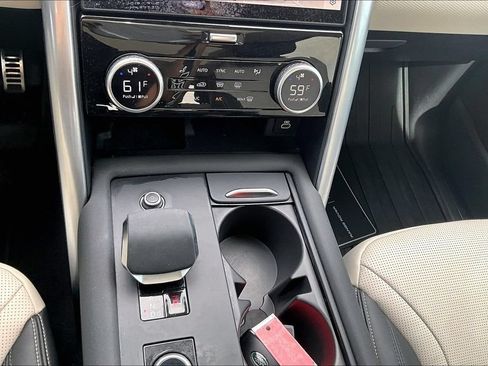Certified 2025 Land Rover Discovery Dynamic SE AWD/4WD image 23