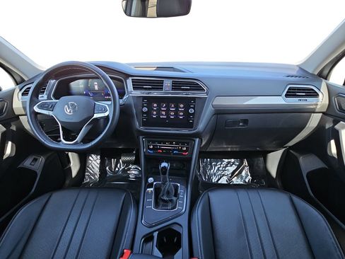 Used 2024 Volkswagen Tiguan SE FWD image 9