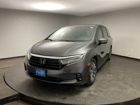 Certified 2024 Honda Odyssey EX-L image 3