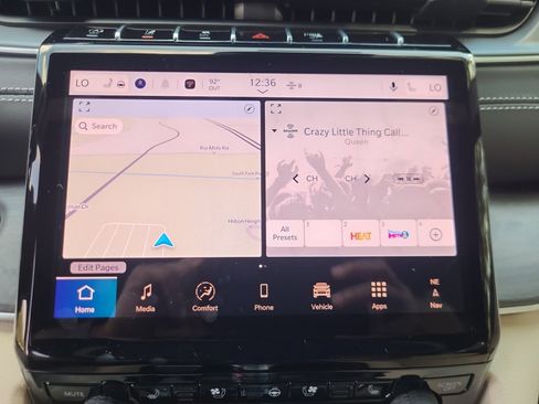 New 2025 Jeep Grand Cherokee Limited w/ Luxury Tech Group II image 17