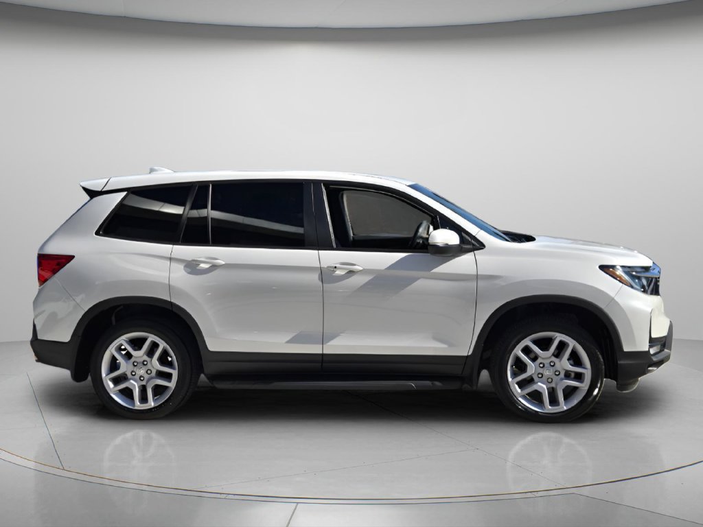 Certified 2025 Honda Passport EX-L image 3