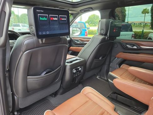 Used 2023 GMC Yukon XL Denali Ultimate AWD/4WD image 13