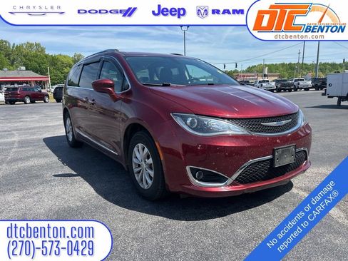 Used 2019 Chrysler Pacifica Touring-L image 1