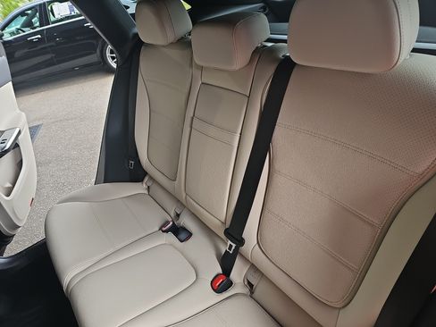 Used 2026 Mercedes-Benz GLC 300 image 16