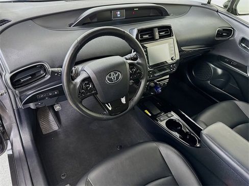 Used 2021 Toyota Prius XLE image 17