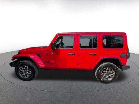 Used 2025 Jeep Wrangler Unlimited Sahara AWD/4WD image 8