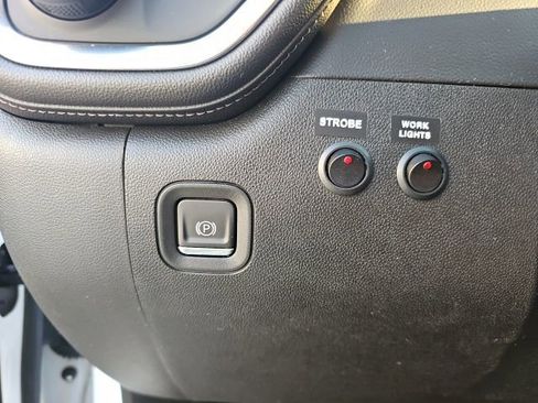 Used 2020 Chevrolet Silverado 1500 LT w/ Convenience Package image 13