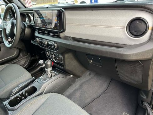 Used 2024 Jeep Wrangler Unlimited image 20