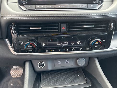 Used 2023 Nissan Rogue SV w/ SV Premium Package image 31