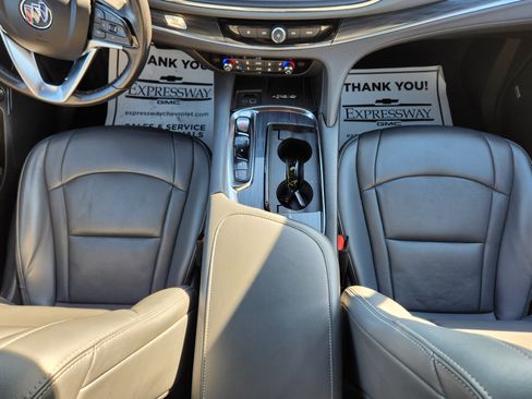 Used 2024 Buick Enclave Premium image 19