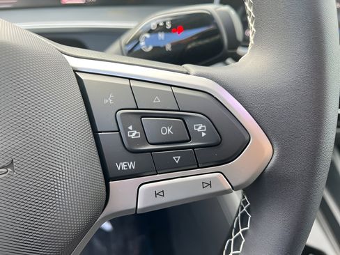 New 2025 Volkswagen Tiguan SE image 15