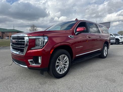 Used 2024 GMC Yukon XL SLT w/ SLT Luxury Package image 2