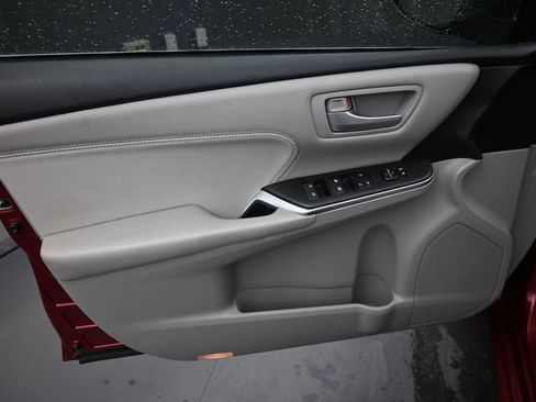 Used 2017 Toyota Camry XLE image 19