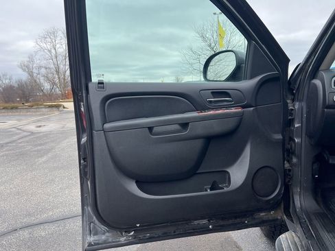 Used 2011 Chevrolet Suburban LT image 8