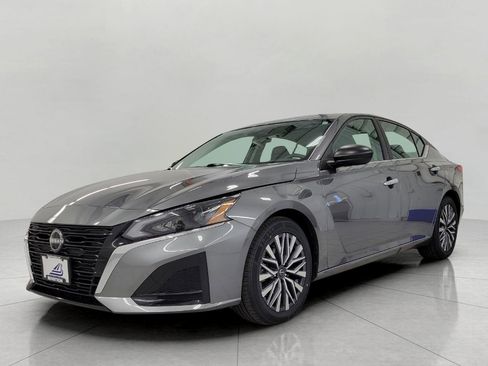 Used 2025 Nissan Altima 2.5 SV image 12