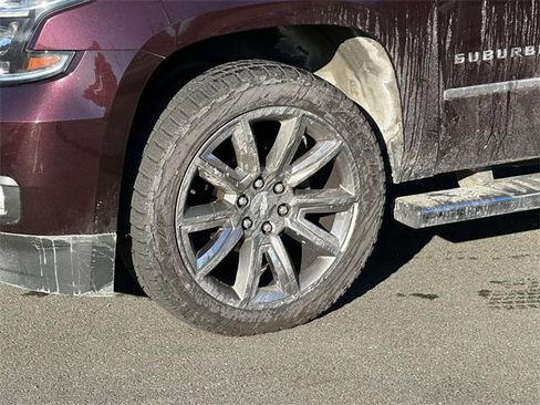 Used 2017 Chevrolet Suburban LT w/ LT Signature Package image 5