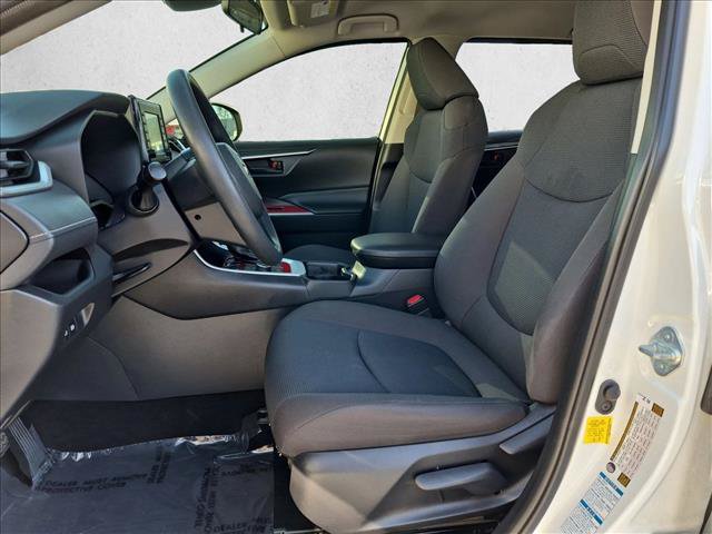 Used 2021 Toyota RAV4 LE AWD/4WD image 15