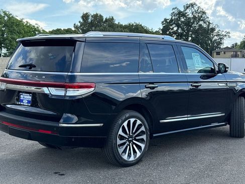 Used 2024 Lincoln Navigator Reserve AWD/4WD image 3