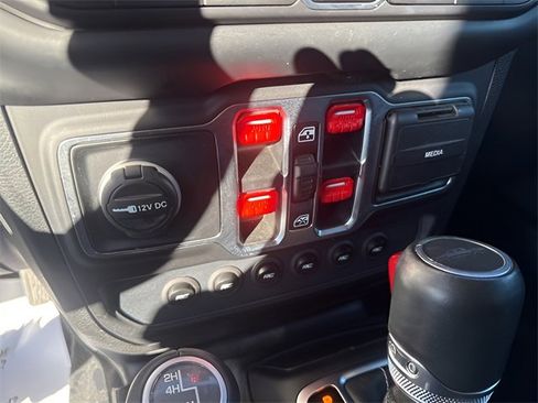 Used 2020 Jeep Gladiator Overland image 22