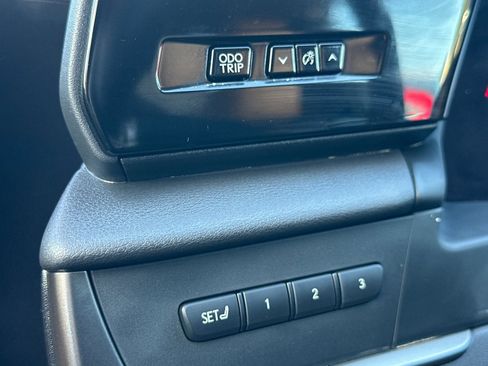 Used 2023 Lexus RZ 450e Premium image 31