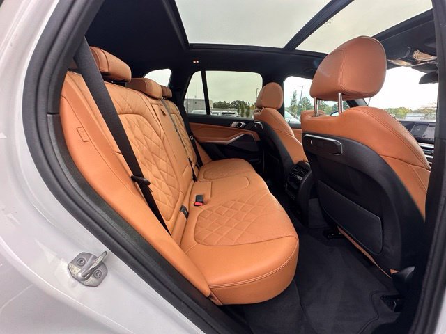 Used 2025 BMW X5 xDrive40i w/ M Sport Package AWD/4WD image 33