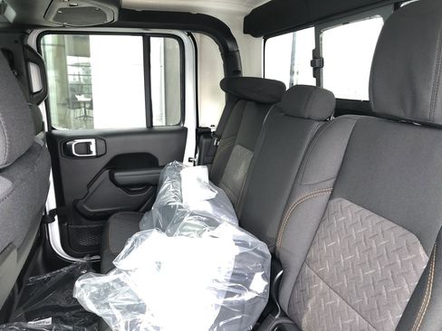 New 2026 Jeep Gladiator Mojave image 11