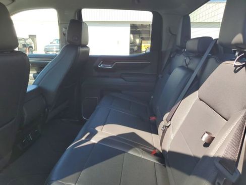 Used 2025 GMC Sierra 1500 SLT image 12