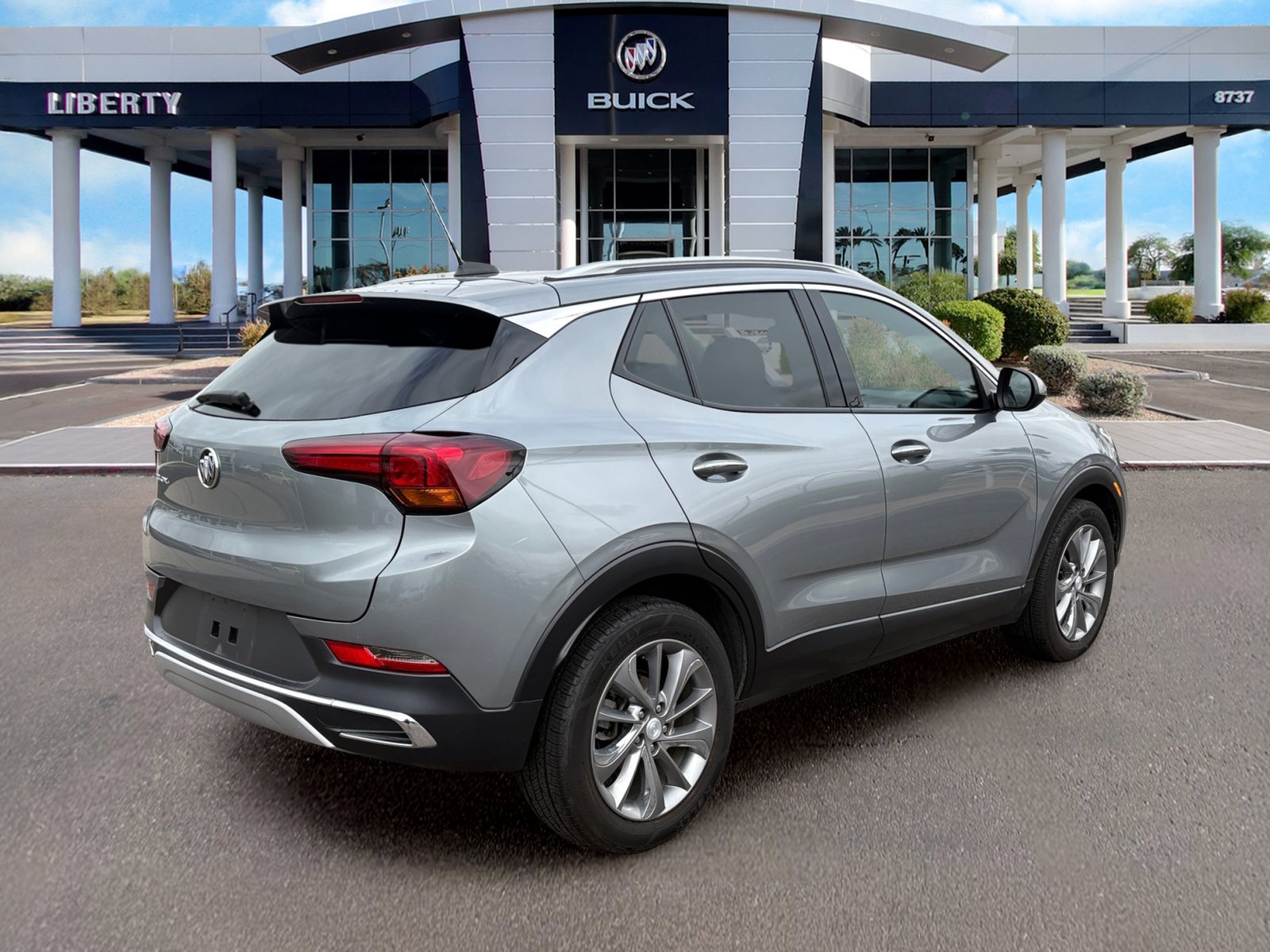 Used 2023 Buick Encore GX Essence w/ Experience Buick Package FWD image 3
