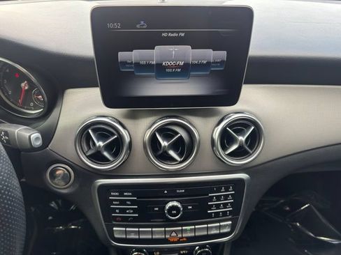 Used 2019 Mercedes-Benz GLA 250 4MATIC image 17