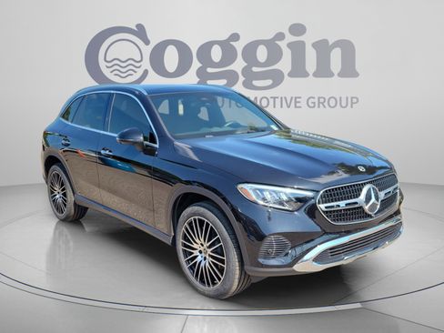Used 2025 Mercedes-Benz GLC 300 4MATIC image 4