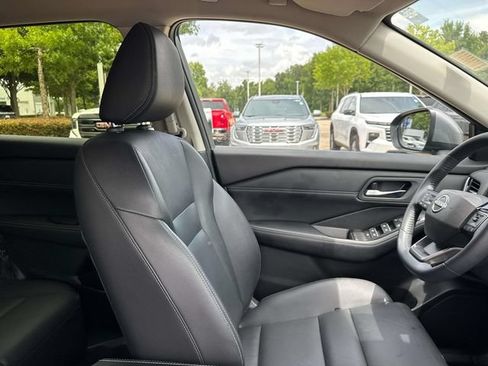 Used 2025 Nissan Rogue SL FWD image 15