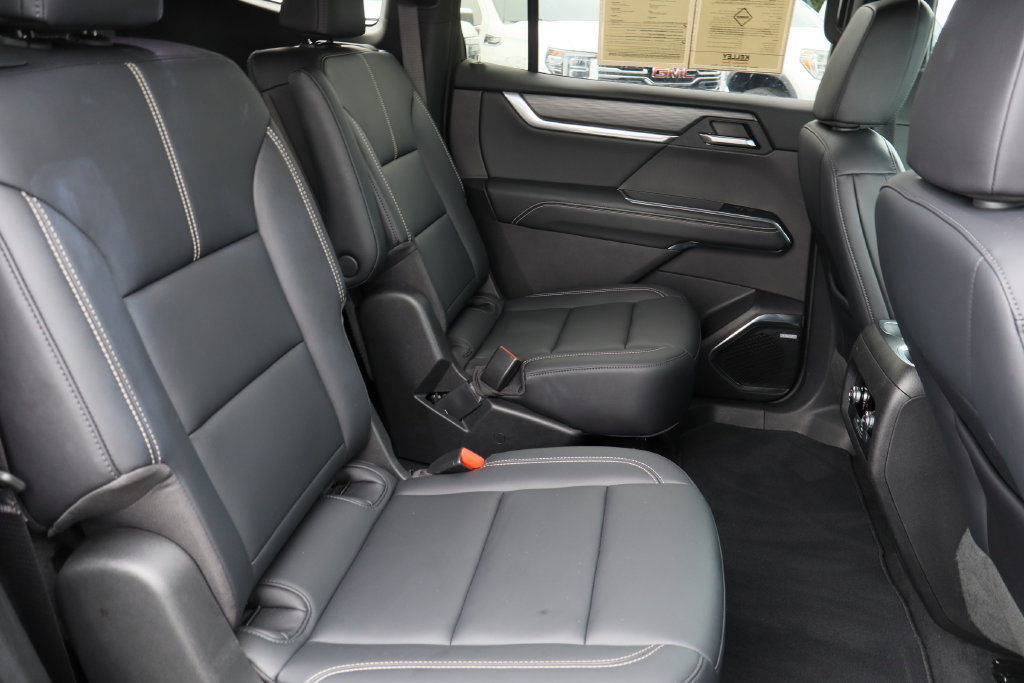 Certified 2026 GMC Acadia Elevation w/ Elevation Premium Package FWD image 30