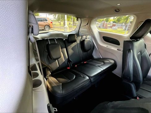 Used 2024 Chrysler Pacifica Limited FWD image 26