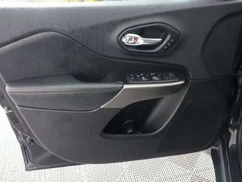 Used 2019 Jeep Cherokee Limited image 22