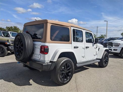 Used 2022 Jeep Wrangler Unlimited Sahara image 4
