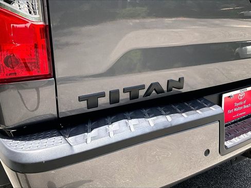 Used 2023 Nissan Titan SV w/ SV Convenience Package RWD image 27