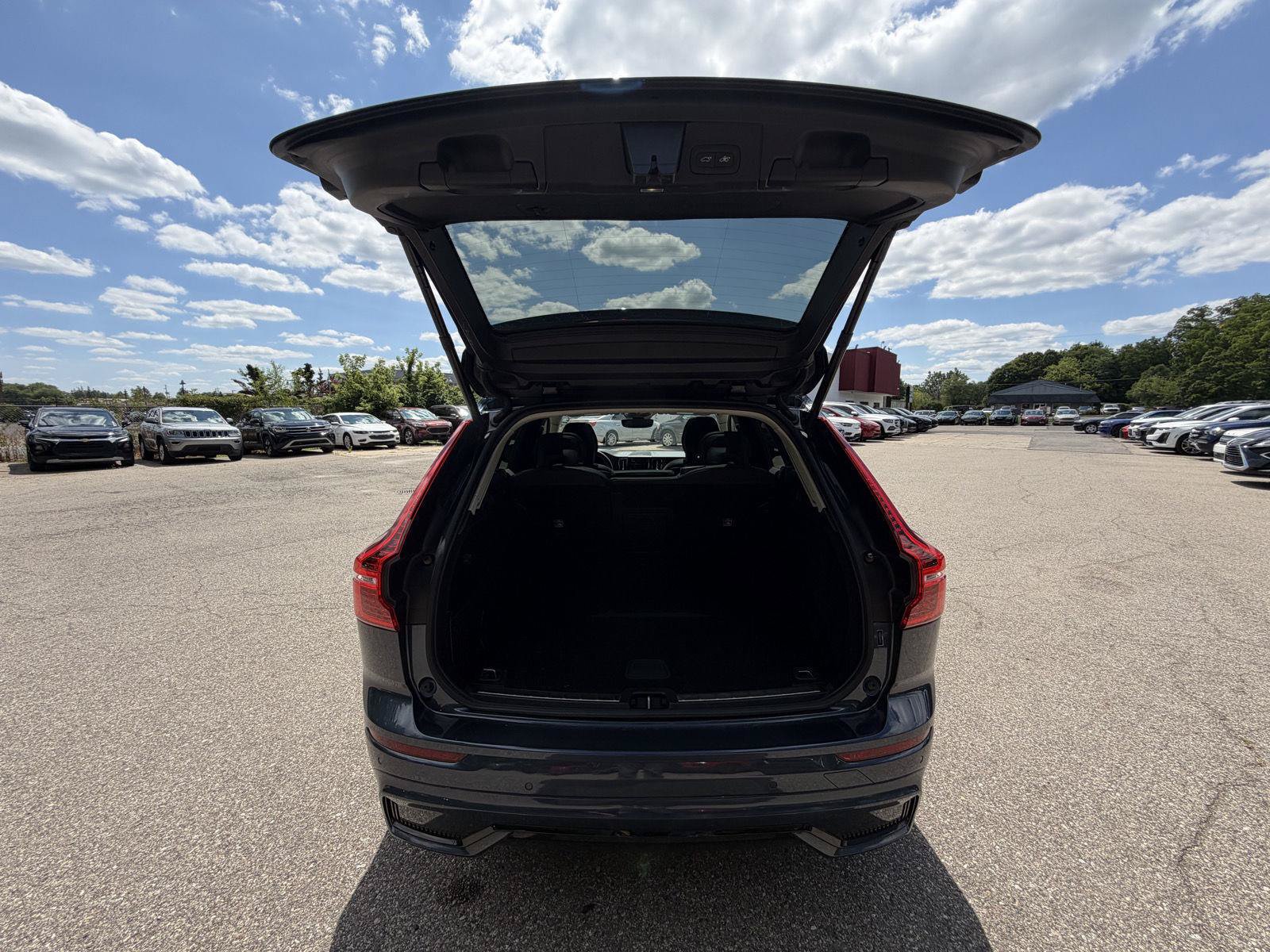 Used 2023 Volvo XC60 B6 Ultimate w/ Climate Package AWD/4WD image 27