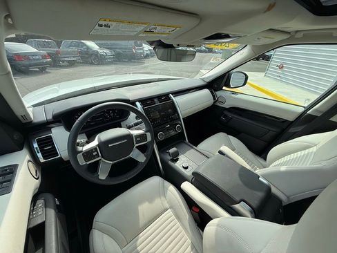 Used 2024 Land Rover Discovery S image 25