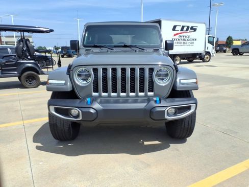 Used 2022 Jeep Wrangler Unlimited Sahara AWD/4WD image 22