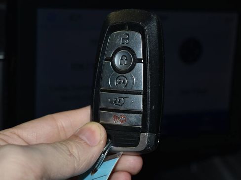 Used 2022 Ford Explorer XLT w/ Equipment Group 202A image 18